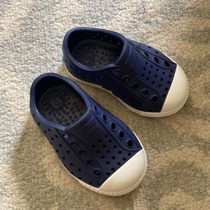 Like NEW! Worn once. Natives. Size C3.